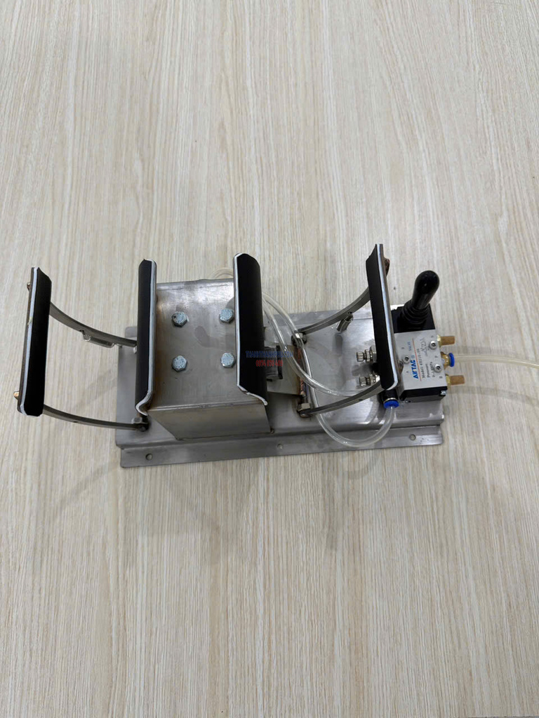 kẹp Xỏ Dây Giày