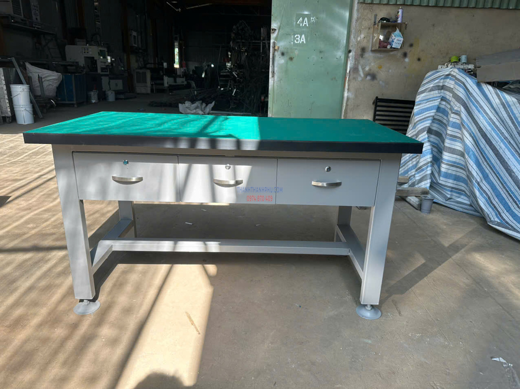 Bàn Thao Tác Chống Tĩnh Điện - Có Hộc Tủ
