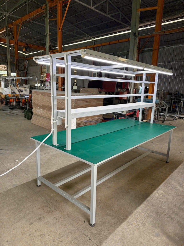 Bàn Thao Tác lót thảm chống tĩnh điện