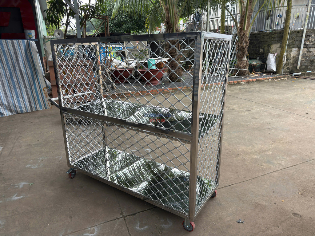 xe inox lưới nhôm